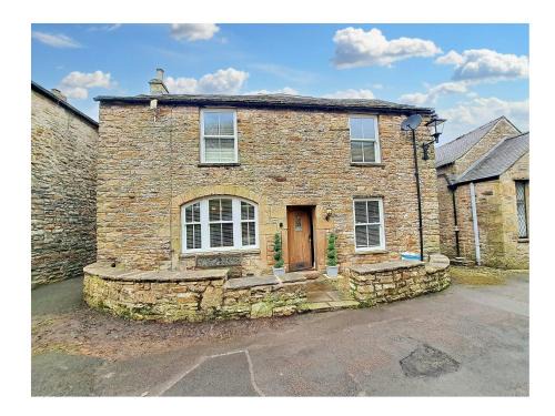 Alston House | Cosy 17th Century Traditional Cottage