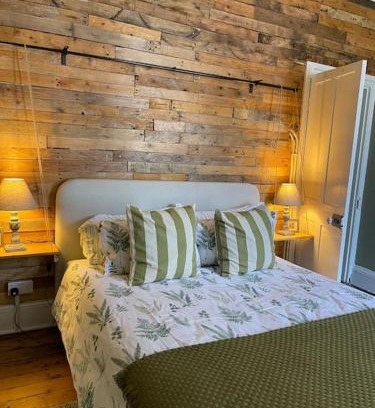 Crickhowell Apartment | Cosy 2 bed flat in Crickhowell