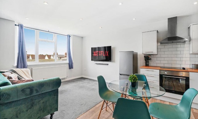Gillingham Apartment | Cosy 2 Bed- Gillingham