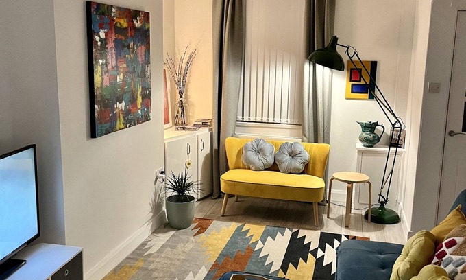 Belfast House | Cosy 2-bed House Close to Belfast City Centre