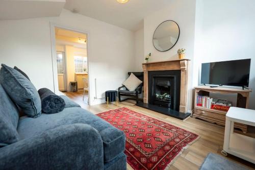 City Centre House | Cosy 2-Bedroom Townhouse - FREE Parking