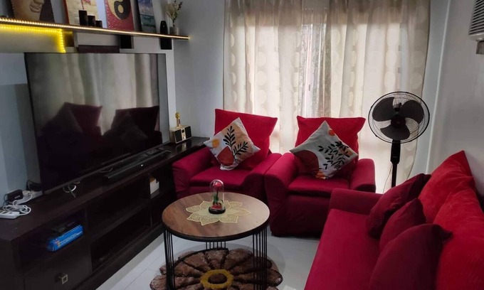 Moonwalk Condo | Cosy 2 Bedroom Condo near Manila NAIA Airport. With Pool. Avida Towers Sucat. 4R