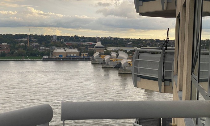 Royal Docks Apartment | Cosy 2 Bedroom Royal Docks Apartment