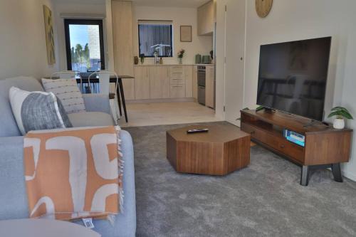 Henderson House | Cosy 2BR House in Awaroa Road