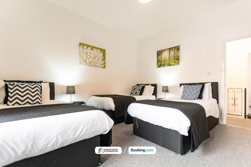 Farnworth House | Cosy 2BR House in Bolton with Free WiFi & Parking