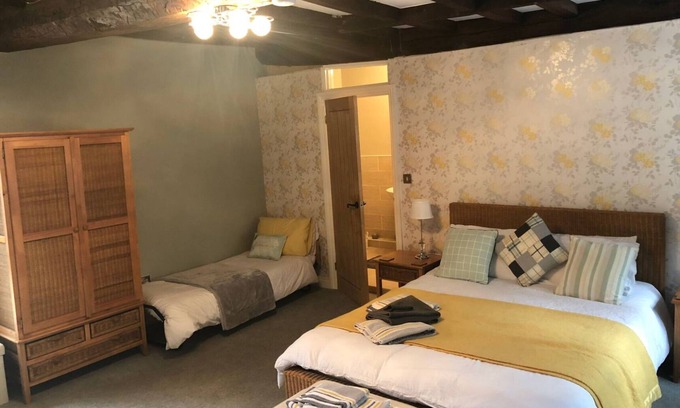 Cutnall Green House | Cosy Annexe in semi rural barn conversion. Beautiful location.