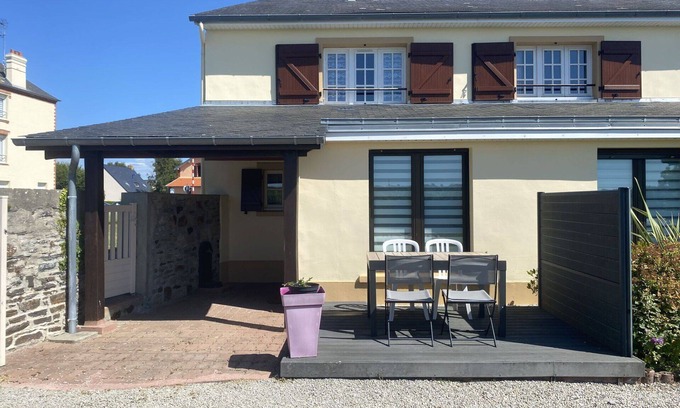 Barneville-Carteret House | Cosy apartment in villa for 5 people with WIFI, TV, terrace and panoramic view