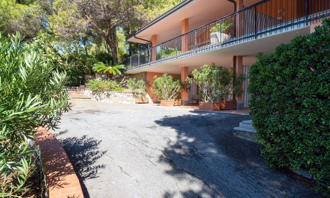 Andora Villa | Cosy apartment in villa for 4 guests with WIFI, A/C, TV, terrace, pets allowed and parking