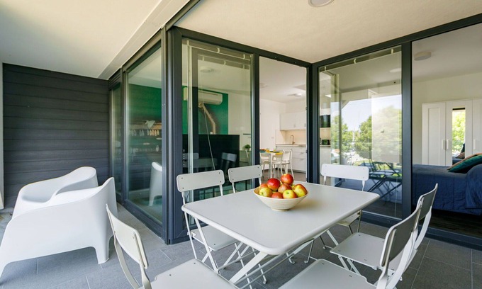 Balatonszemes Apartment | Cosy apartment for 6 people with pool, A/C, WIFI, TV, terrace, pets allowed and parking