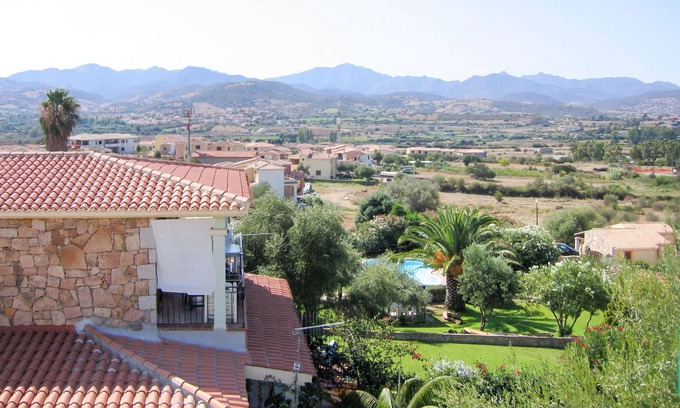 Tanaunella Apartment | Cosy apartment for 4 guests with TV, terrace and parking