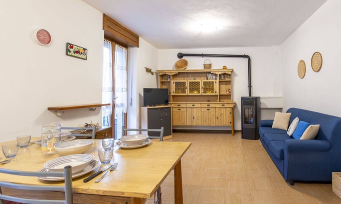 Cataeggio Apartment | Cosy apartment for 4 guests with TV and terrace