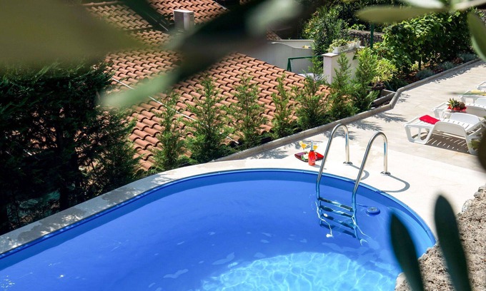 Medveja Apartment | Cosy apartment for 4 people with A/C, pool, WIFI and terrace