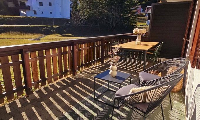 Valbella Apartment | Cosy apartment for 6 people with TV and balcony