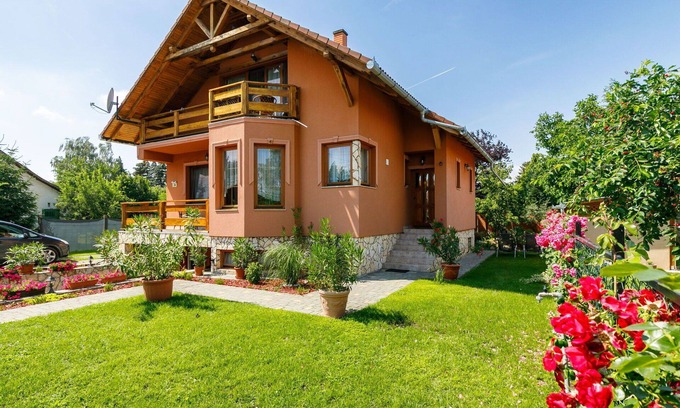 Fonyodliget Apartment | Cosy apartment for 6 guests with WIFI, A/C, TV and patio