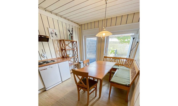 Norddeich Apartment | Cosy apartment for 6 guests with WIFI, TV, terrace, pets allowed and parking
