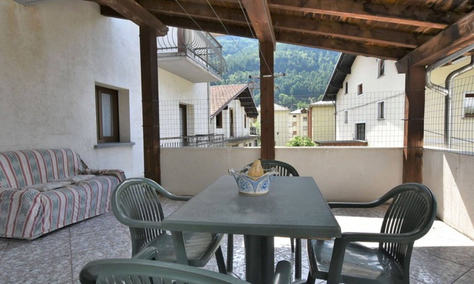 Grosio Apartment | Cosy apartment for 7 guests with WIFI, TV, terrace and parking