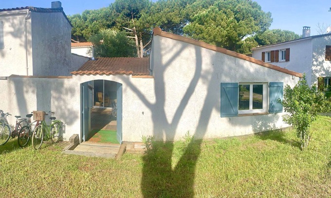 Les Mathes Apartment | Cosy apartment for 6 people with WIFI, TV and terrace
