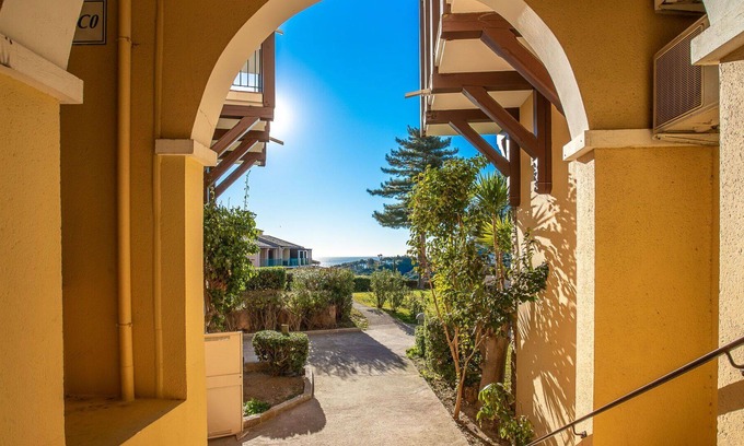 Le Dramont Apartment | Cosy apartment for 4 people with pool, WIFI, TV and terrace