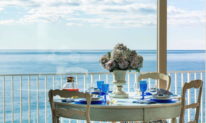 Riva Ligure Apartment | Cosy apartment for 4 guests with WIFI, TV, balcony and parking