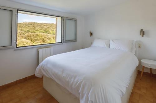 Gabian Apartment | Cosy Apartment in Ancient Gabian with River and Vineyard Views