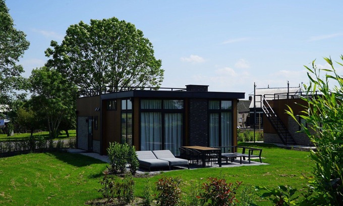 Vleteren House | Cosy apartment in villa for 6 guests with WIFI, TV, terrace and parking