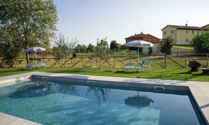 Larciano House | Cosy apartment in villa for 4 guests with A/C, WIFI, pool and TV