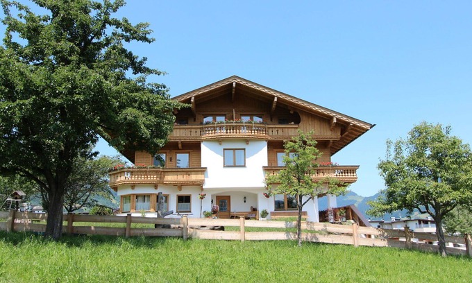 Kapfing Villa | Cosy apartment in villa with WIFI, TV, terrace, pets allowed, panoramic view and parking