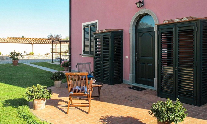 San Michele di Moriano Villa | Cosy apartment in villa for 5 people with A/C, pool, WIFI, TV and terrace