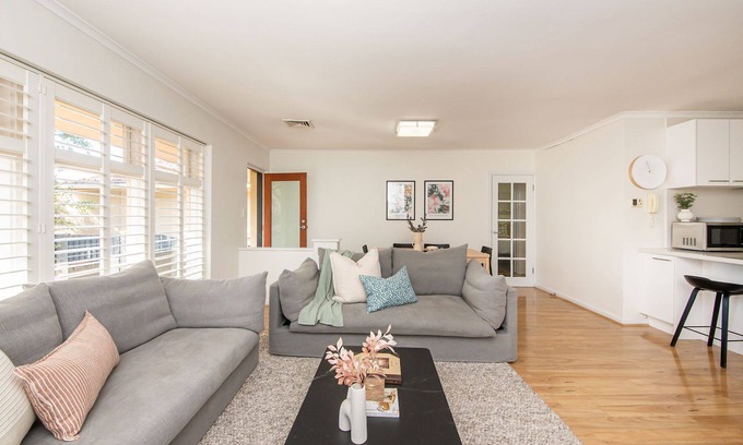 Brighton Apartment | Cosy Brighton Apartment close to Church St