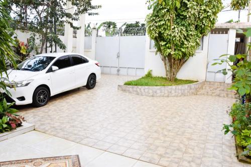 Yaounde Villa | Cosy by dalyda