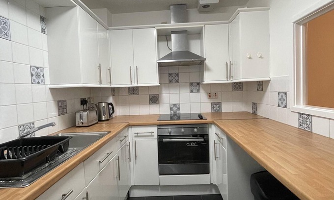 Grangetown Apartment | Cosy Cardiff Apartment Near City Centre