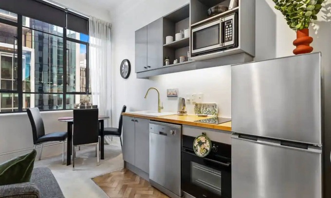 Auckland Central Business District House | Cosy Central Apartment - Charming Building