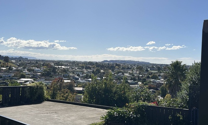 Taradale Apartment | Cosy comfortable unit with city views