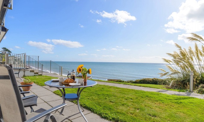 Seaton Apartment | Cosy Cornish Apartment with Incredible Sea Views