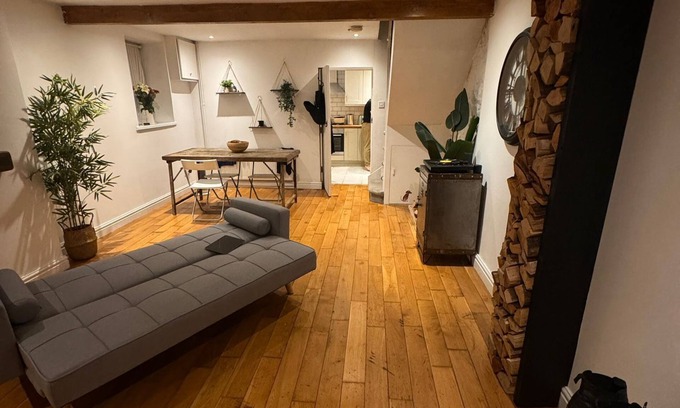 Trowbridge Cottage | Cosy Cottage Cardiff City