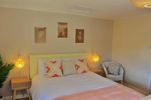 Briston House | Cosy Cottage, dog friendly with wood burner