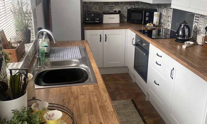 Chard House | Cosy cottage is an Idyllic place to stay