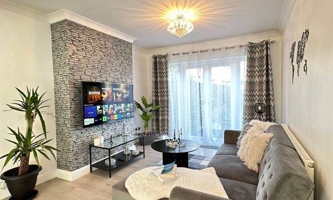 Northfield House | Cosy Family home
