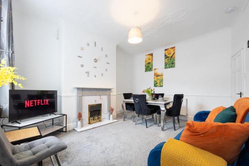 Blackburn House | Cosy Four Bedroom Terrace Rishton