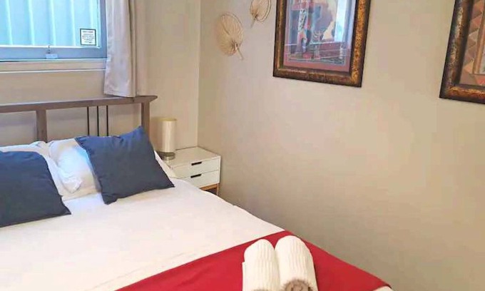 Kingsgrove House | Cosy guest suite. Close to motorway for easy airport access. Families welcome.