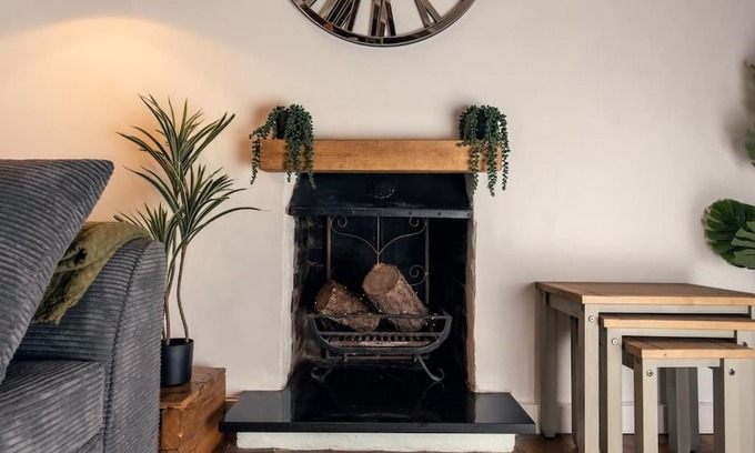 Malvern Apartment | Cosy hillside cottage