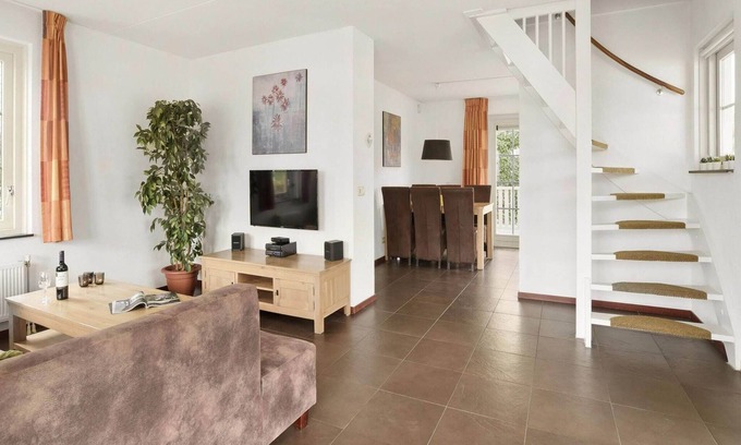 Municipality of Nissewaard House | Cosy holiday home on the water with garden