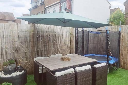 Surrey Docks Villa | Cosy house close to London Bridge