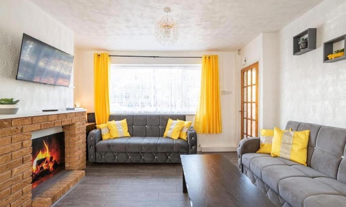 Stonnall House | cosy house near lea hall train station bhx nec nia