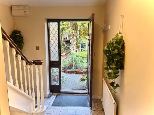 St. Dunstan's House | Cosy London Retreat near Tower Bridge