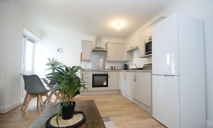 Cliftonville Apartment | Cosy Margate Apartment