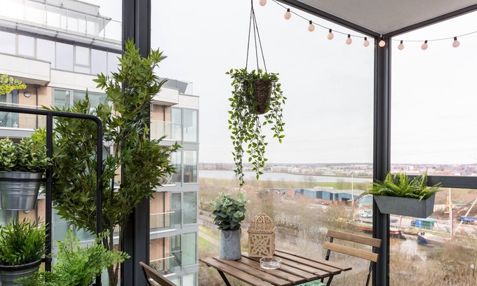 Tottenham Hale Apartment | Cosy Modern Apartment Near Tube, Parks & Lakes