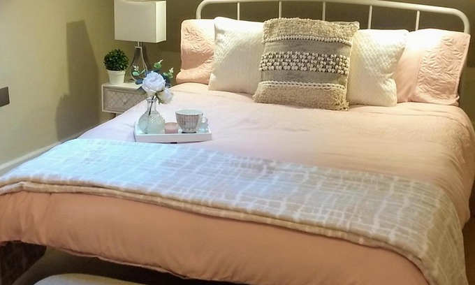 Addison Apartment | Cosy Modern One Bedroom in Hammersmith