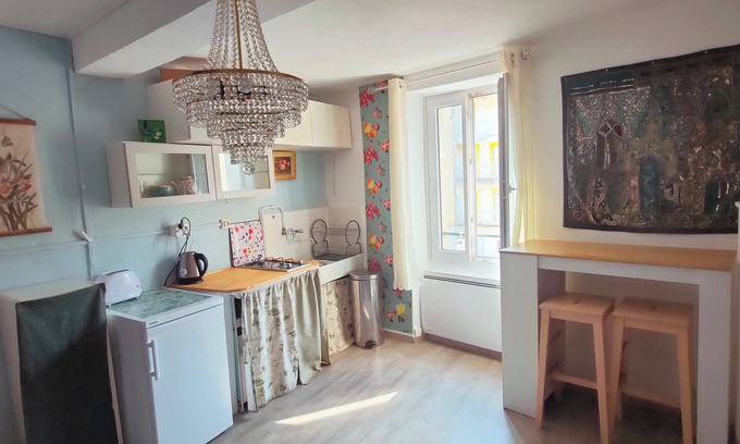 Rennes-les-Bains Apartment | Cosy T2 apartment with river view, sleeps 2