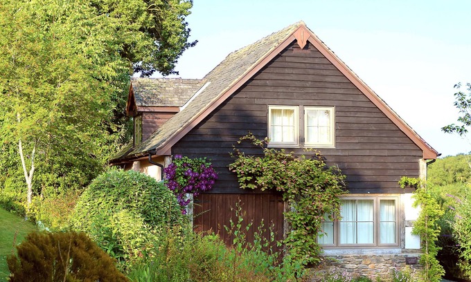 Kingswood Cottage | Cosy, traditional-style cottage - for two bedrooms see our other listing